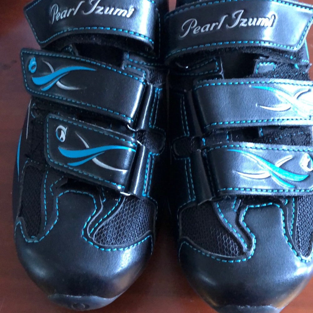 NWOT Pearl Izumi Women’s Cycling Shoes Size 9
